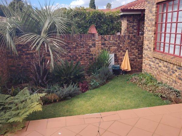 To Let 3 Bedroom Property for Rent in Weltevreden Park Gauteng