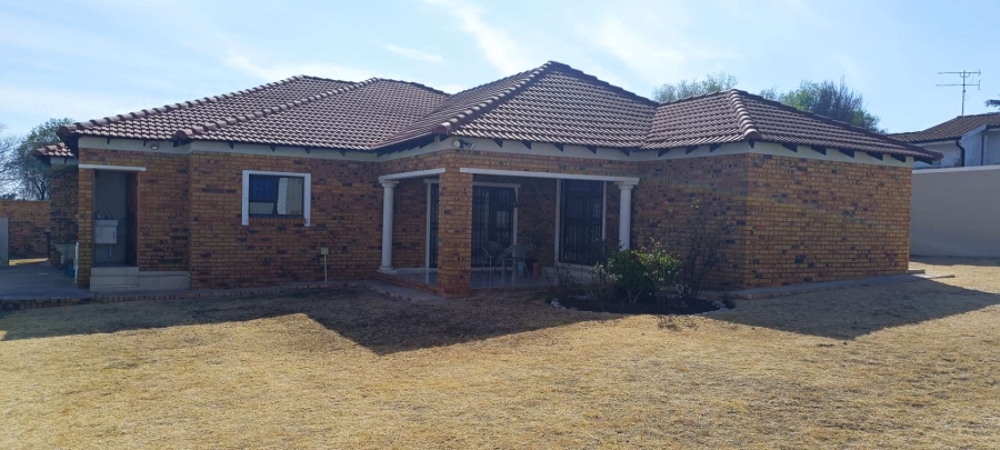 3 Bedroom Property for Sale in Birchleigh North Gauteng