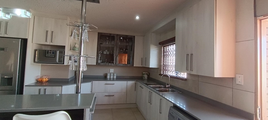 3 Bedroom Property for Sale in Birchleigh North Gauteng