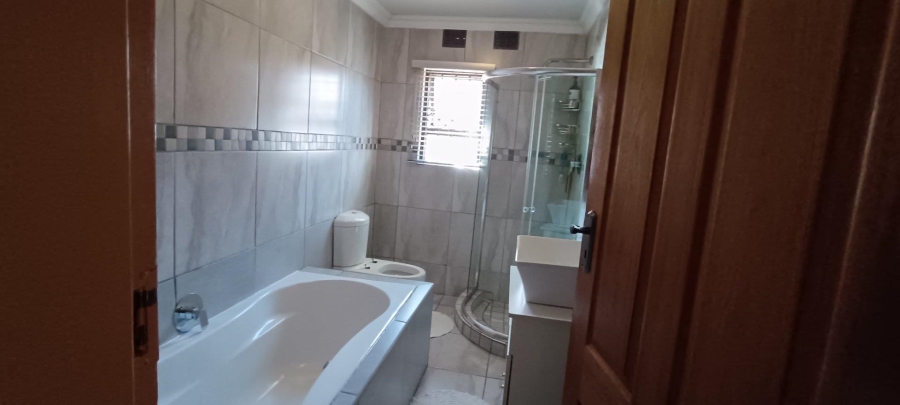 3 Bedroom Property for Sale in Birchleigh North Gauteng