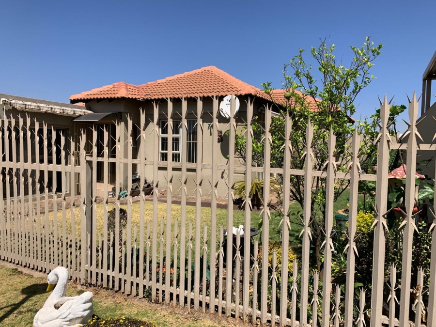 2 Bedroom Property for Sale in Birchleigh Gauteng