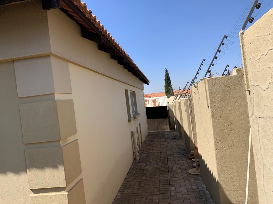 2 Bedroom Property for Sale in Birchleigh Gauteng