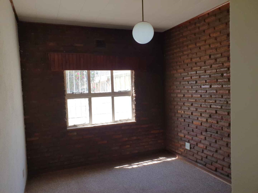 5 Bedroom Property for Sale in Robertsham Gauteng