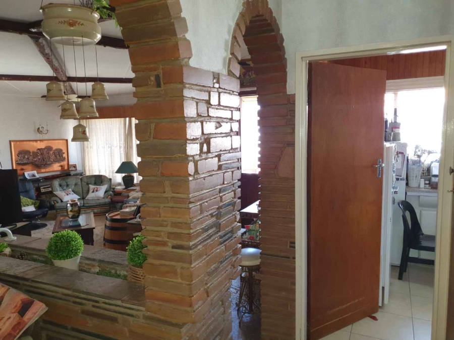 5 Bedroom Property for Sale in Robertsham Gauteng