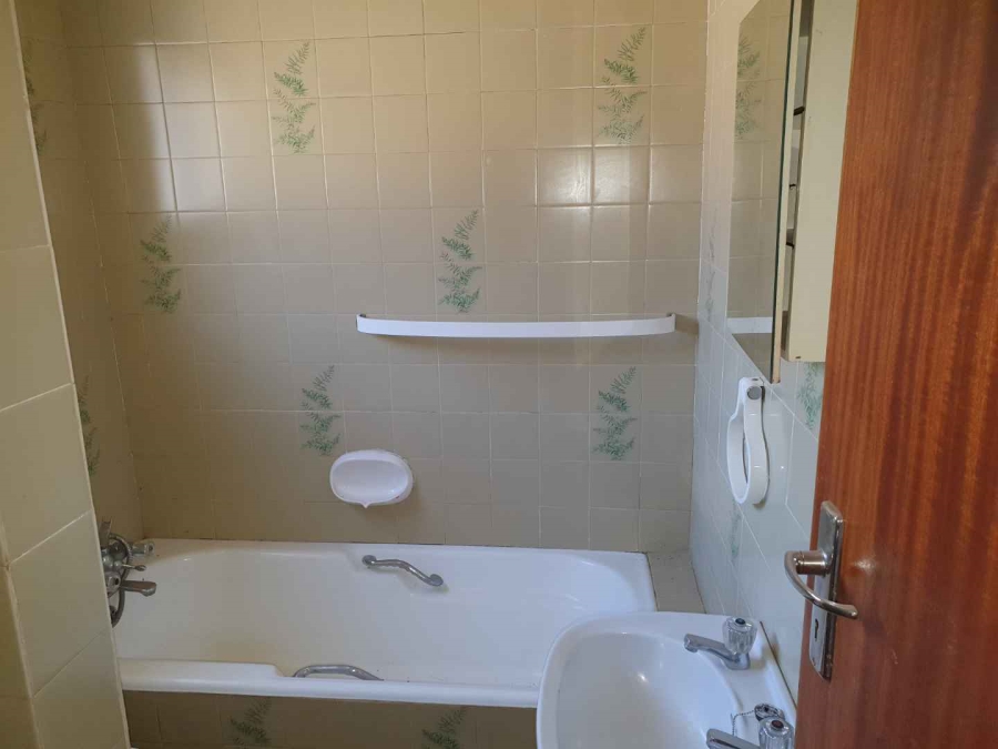 5 Bedroom Property for Sale in Robertsham Gauteng