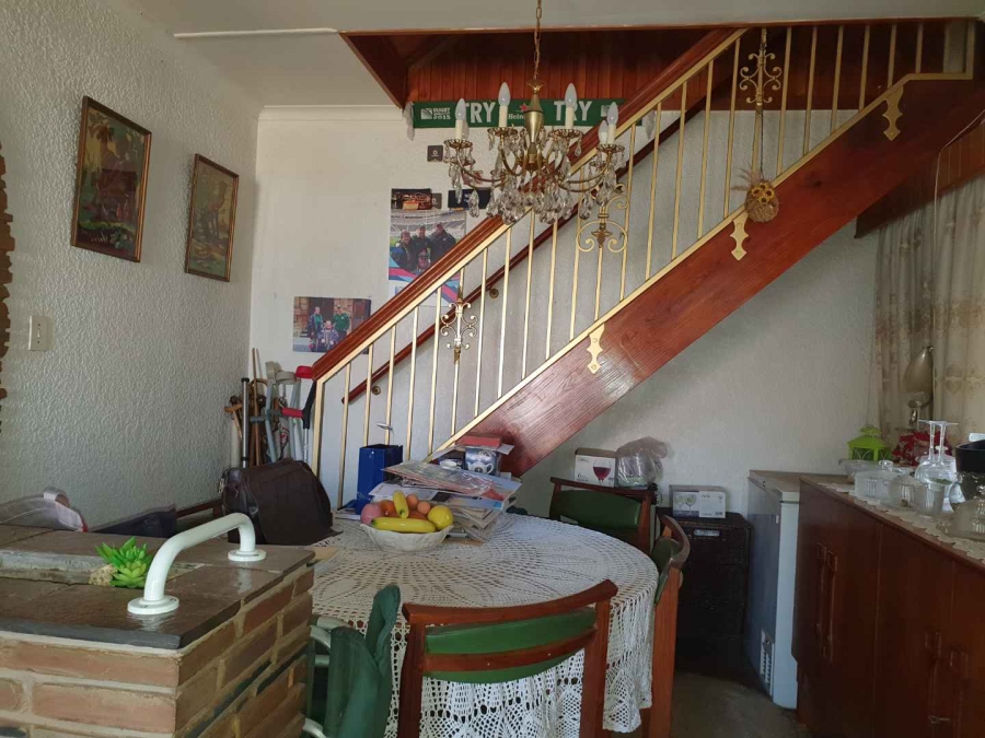 5 Bedroom Property for Sale in Robertsham Gauteng