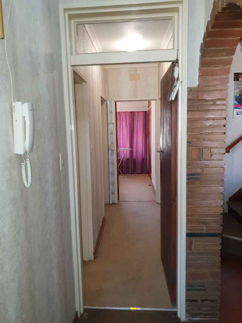 5 Bedroom Property for Sale in Robertsham Gauteng