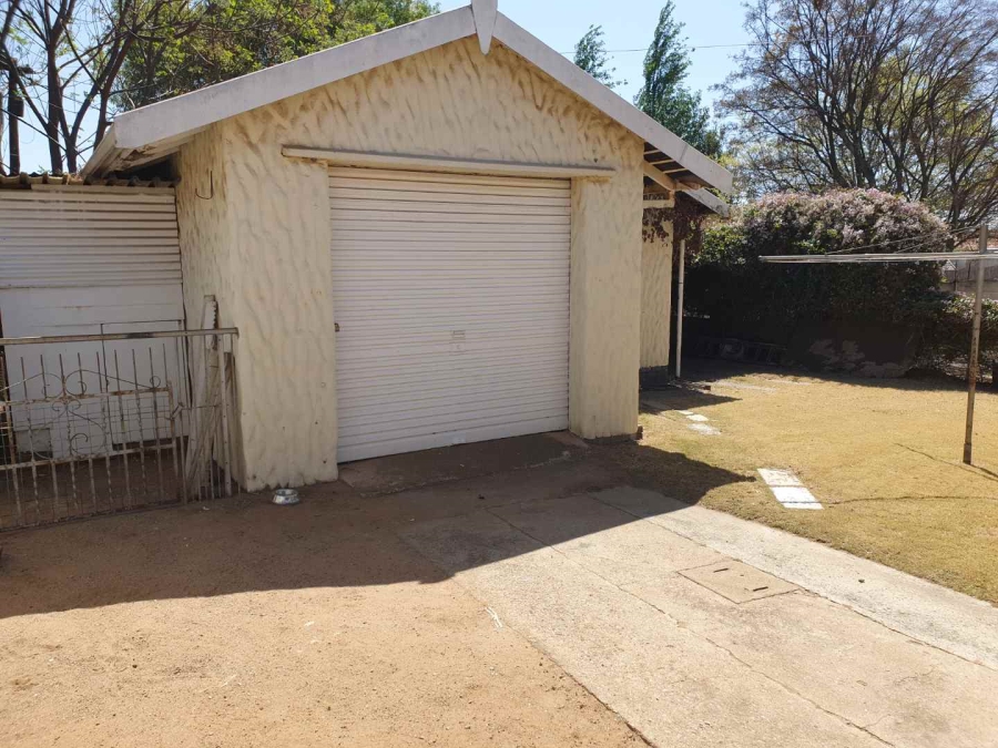 5 Bedroom Property for Sale in Robertsham Gauteng