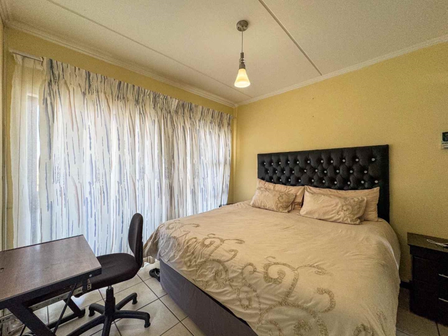 2 Bedroom Property for Sale in Oakdene Gauteng