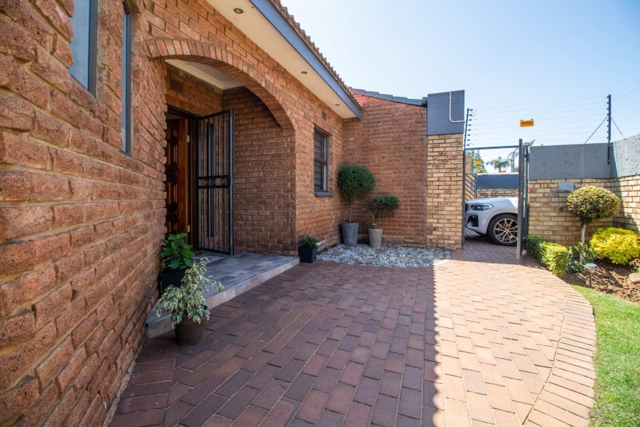 3 Bedroom Property for Sale in Lakefield Gauteng