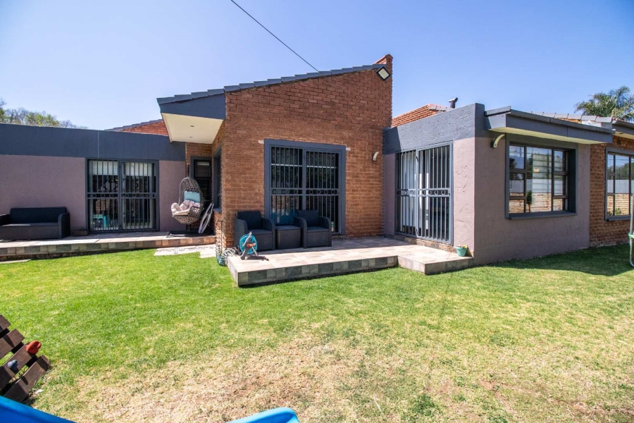 3 Bedroom Property for Sale in Lakefield Gauteng