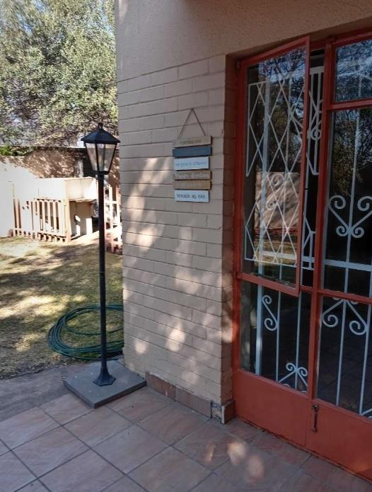 To Let 1 Bedroom Property for Rent in Oaklands Gauteng