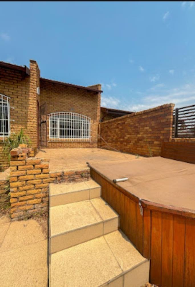 1 Bedroom Property for Sale in Corlett Gardens Gauteng