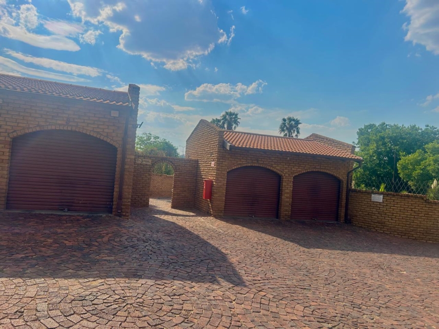 1 Bedroom Property for Sale in Corlett Gardens Gauteng