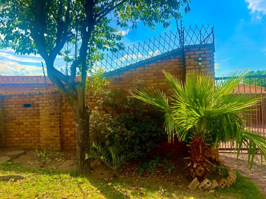 1 Bedroom Property for Sale in Corlett Gardens Gauteng