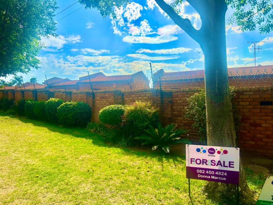 1 Bedroom Property for Sale in Corlett Gardens Gauteng