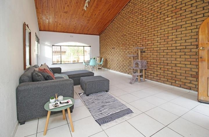 1 Bedroom Property for Sale in Corlett Gardens Gauteng