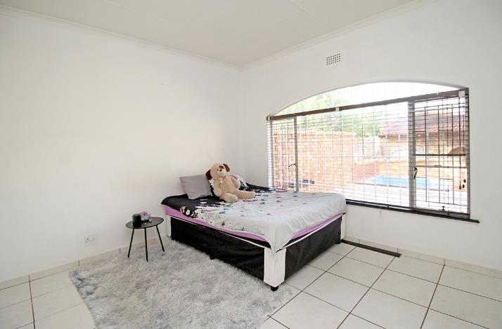 1 Bedroom Property for Sale in Corlett Gardens Gauteng