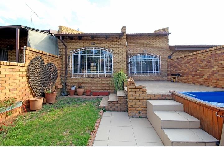 1 Bedroom Property for Sale in Corlett Gardens Gauteng