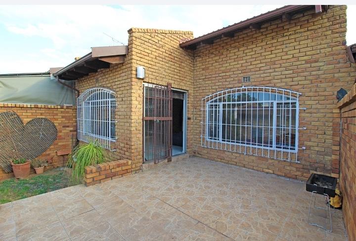 1 Bedroom Property for Sale in Corlett Gardens Gauteng