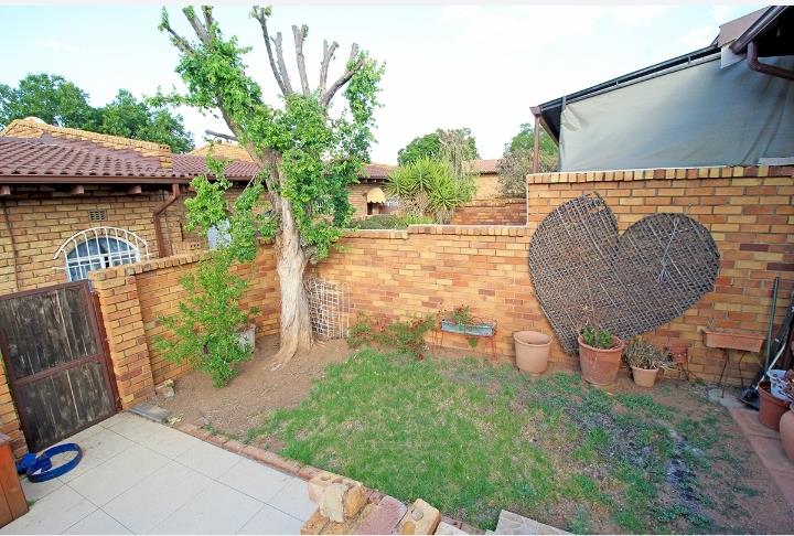 1 Bedroom Property for Sale in Corlett Gardens Gauteng