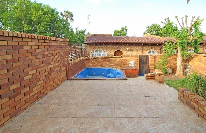 1 Bedroom Property for Sale in Corlett Gardens Gauteng