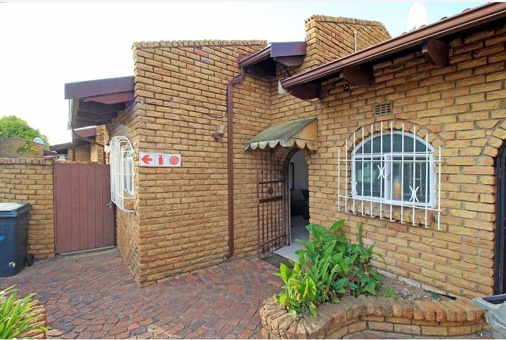 1 Bedroom Property for Sale in Corlett Gardens Gauteng