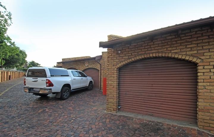 1 Bedroom Property for Sale in Corlett Gardens Gauteng