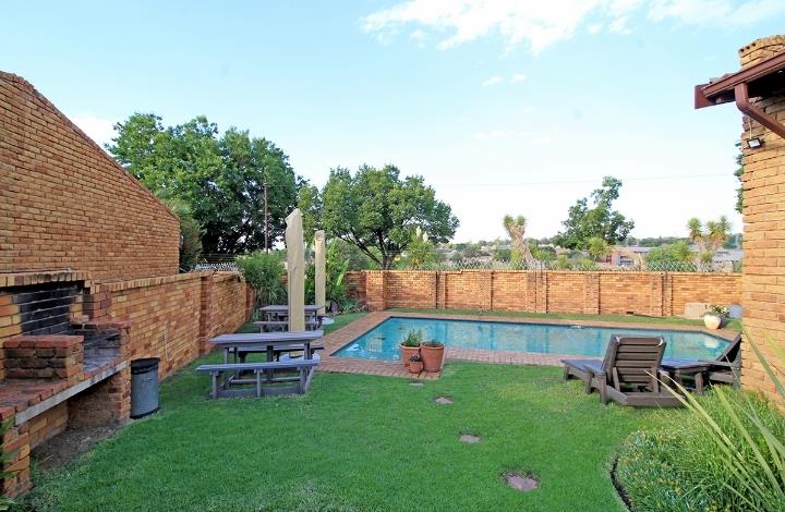 1 Bedroom Property for Sale in Corlett Gardens Gauteng