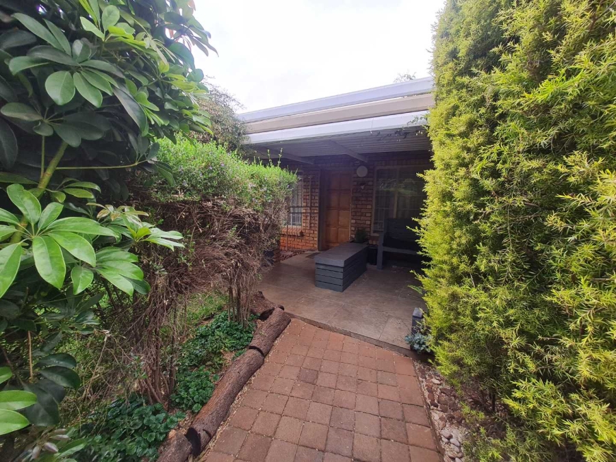 2 Bedroom Property for Sale in Eldoraigne Gauteng