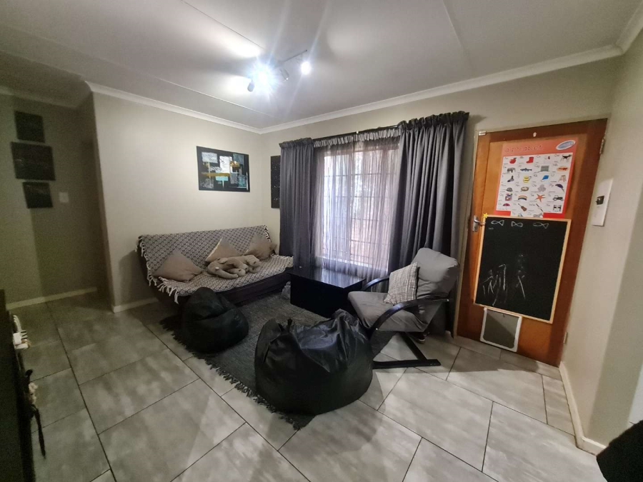 2 Bedroom Property for Sale in Eldoraigne Gauteng