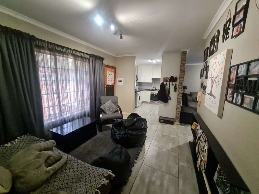 2 Bedroom Property for Sale in Eldoraigne Gauteng