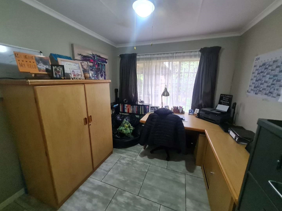 2 Bedroom Property for Sale in Eldoraigne Gauteng