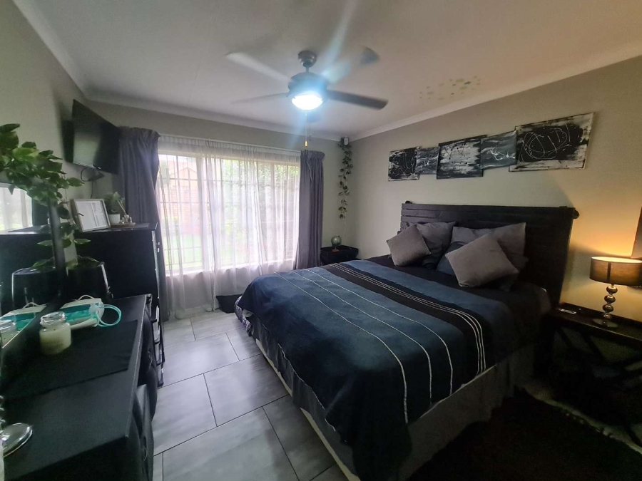 2 Bedroom Property for Sale in Eldoraigne Gauteng