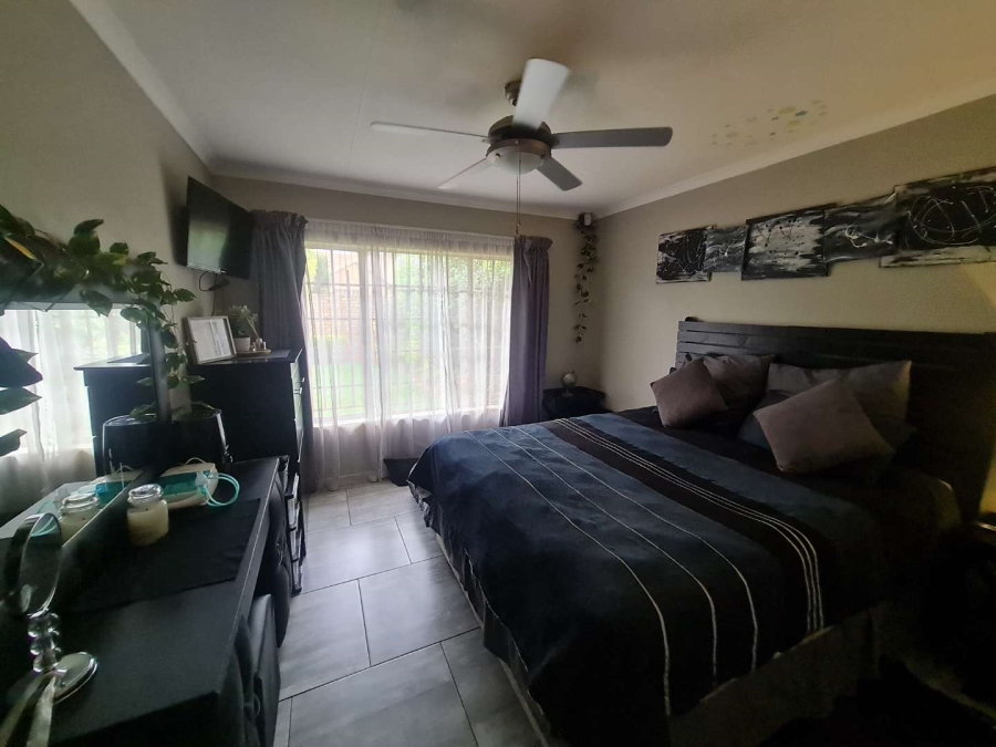 2 Bedroom Property for Sale in Eldoraigne Gauteng