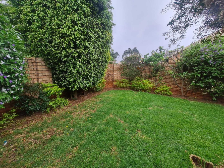 2 Bedroom Property for Sale in Eldoraigne Gauteng