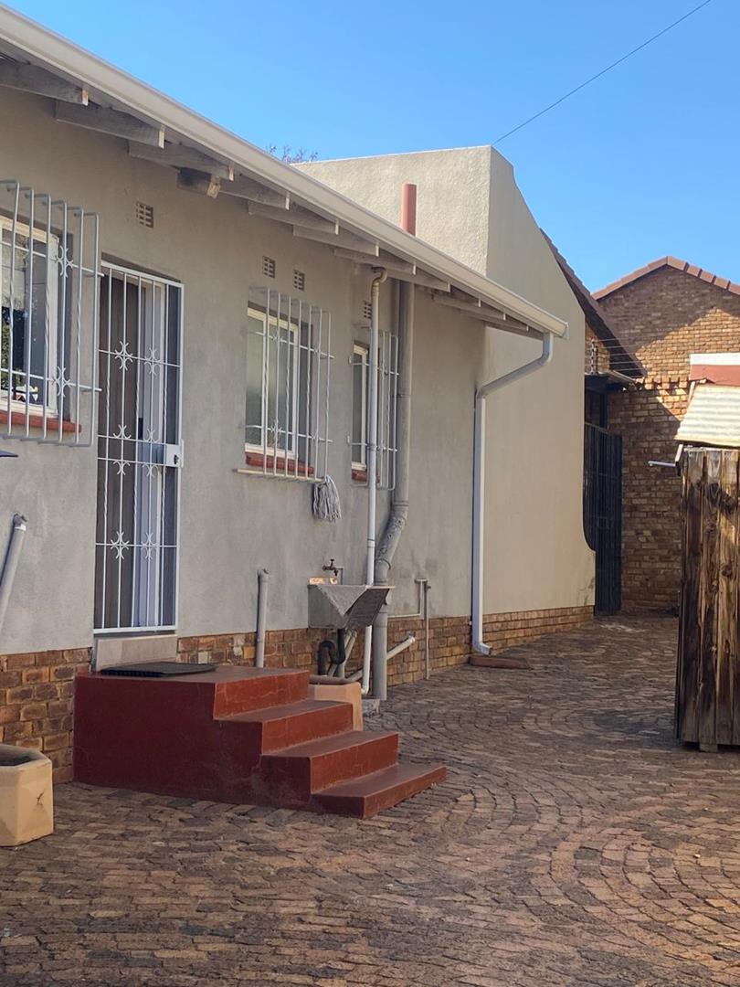 4 Bedroom Property for Sale in Mulbarton Gauteng