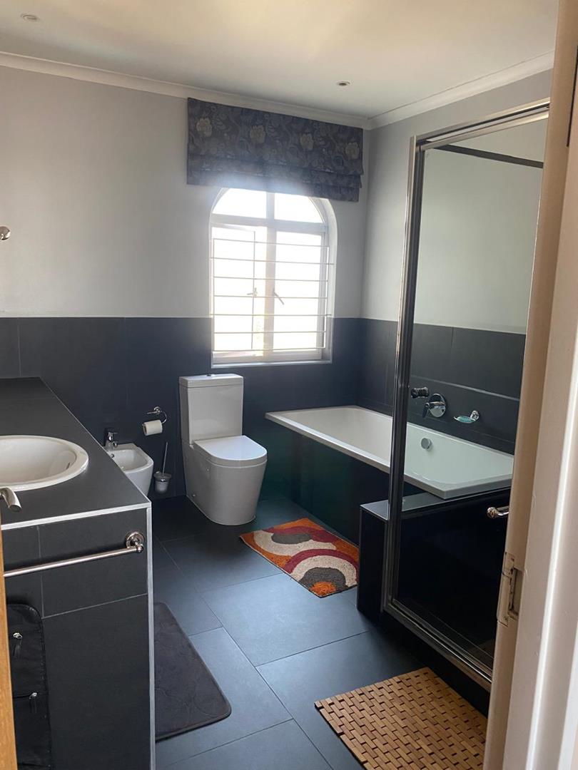 4 Bedroom Property for Sale in Mulbarton Gauteng