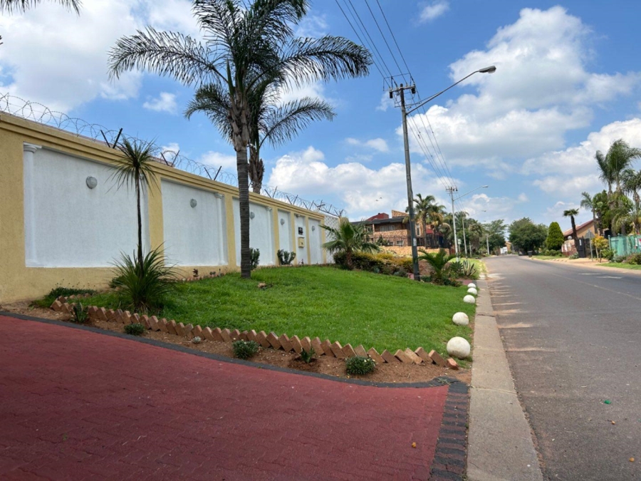 4 Bedroom Property for Sale in Laudium Ext 3 Gauteng