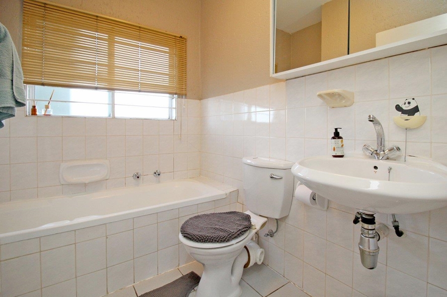 To Let 2 Bedroom Property for Rent in Glensan Gauteng