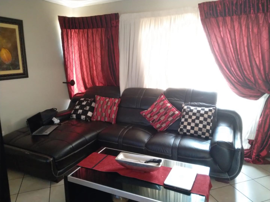 2 Bedroom Property for Sale in Erand Gardens Gauteng