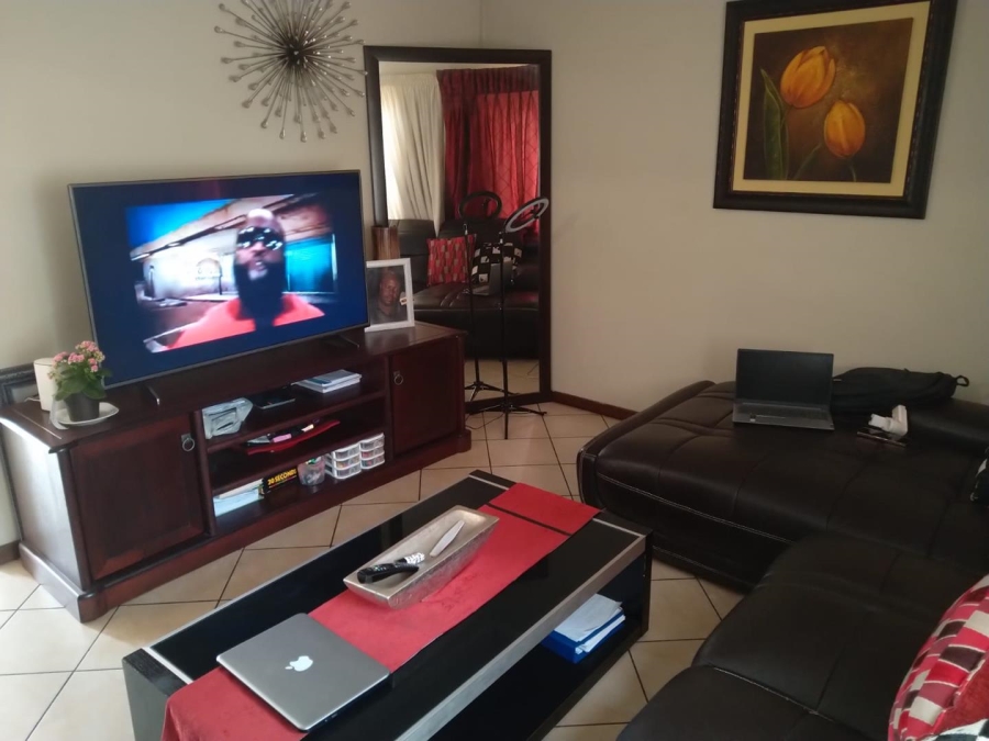 2 Bedroom Property for Sale in Erand Gardens Gauteng