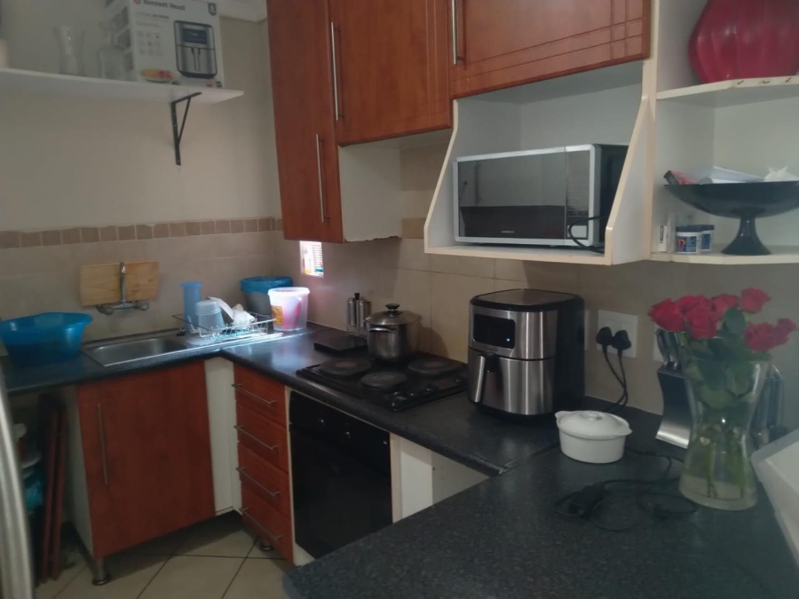 2 Bedroom Property for Sale in Erand Gardens Gauteng