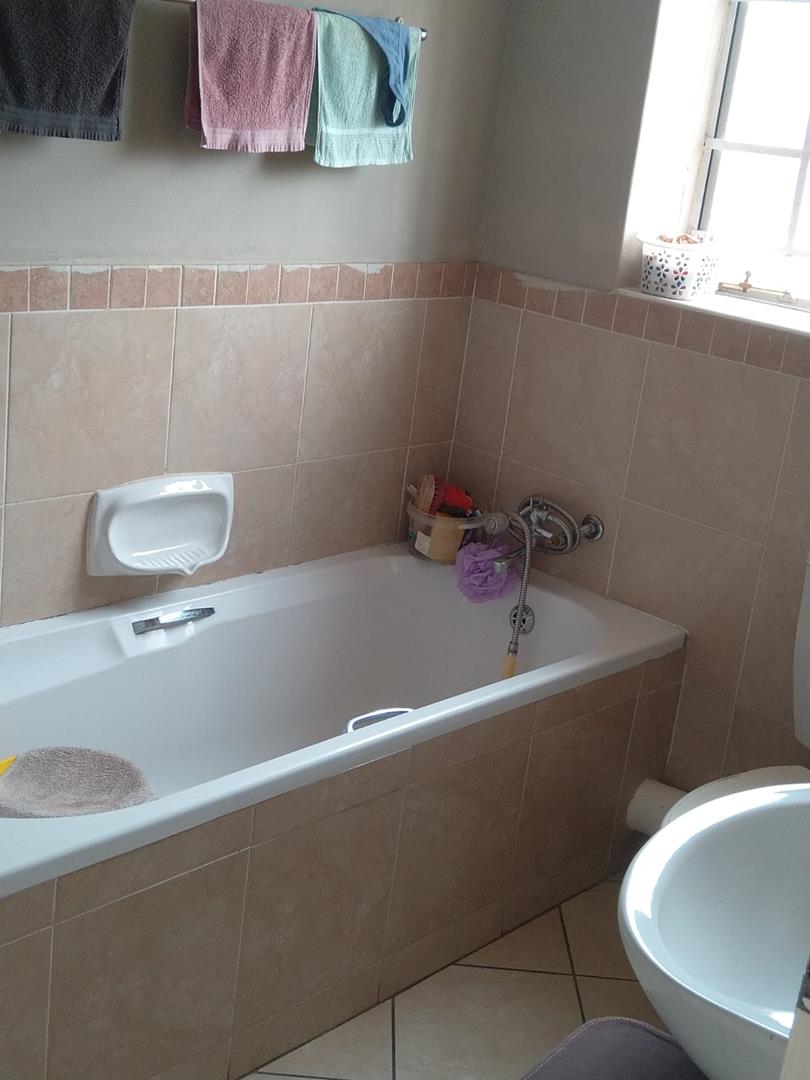 2 Bedroom Property for Sale in Erand Gardens Gauteng