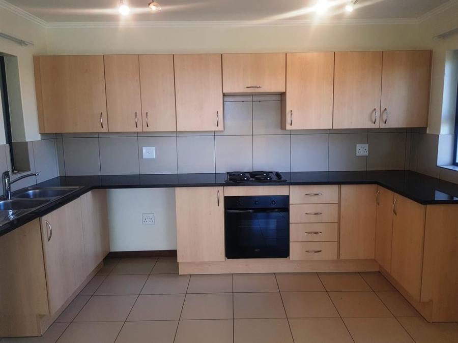 To Let 2 Bedroom Property for Rent in Jackal Creek Golf Estate Gauteng