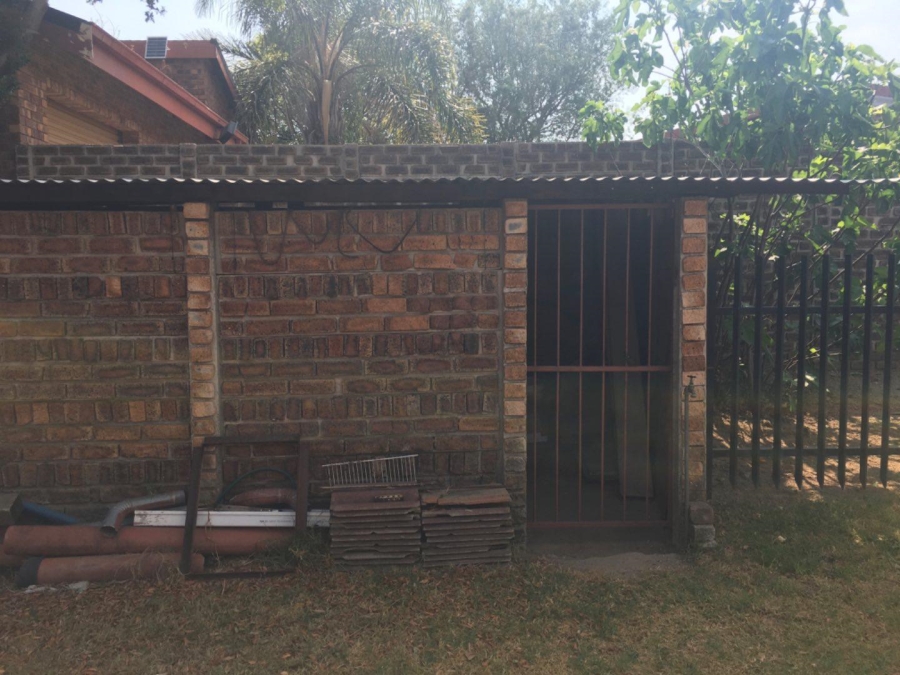 5 Bedroom Property for Sale in The Reeds Gauteng