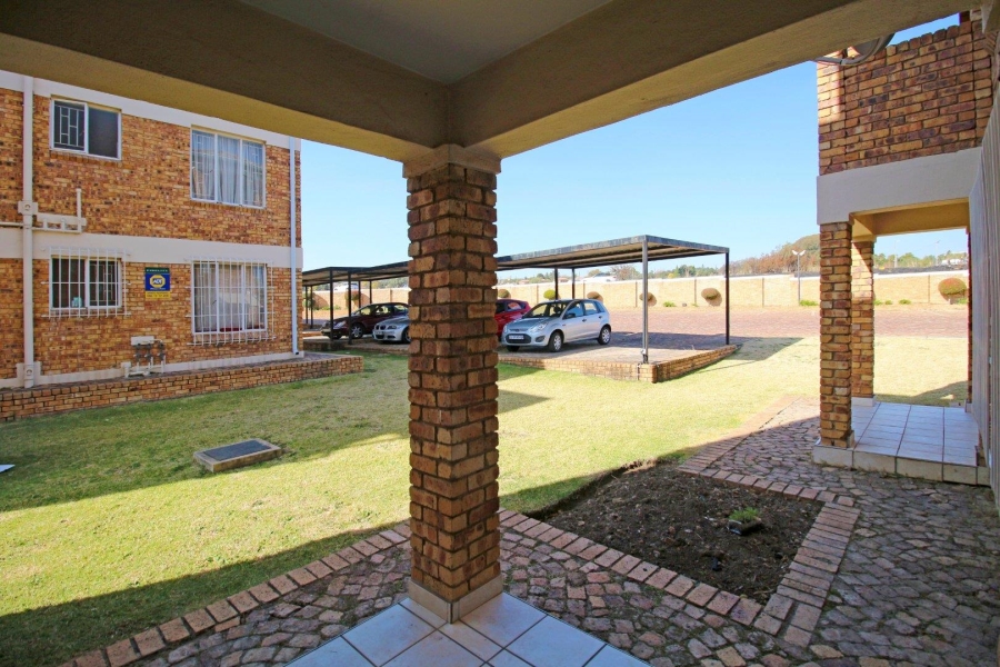 2 Bedroom Property for Sale in Strubensvallei Gauteng