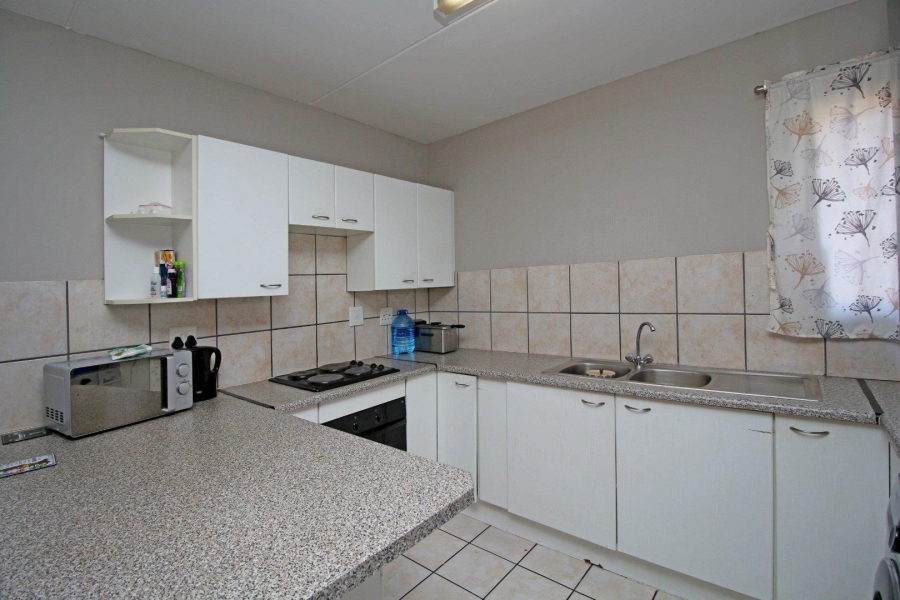 1 Bedroom Property for Sale in Strubensvallei Gauteng