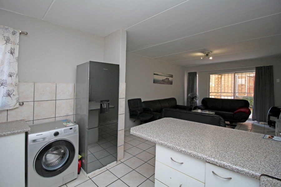 1 Bedroom Property for Sale in Strubensvallei Gauteng