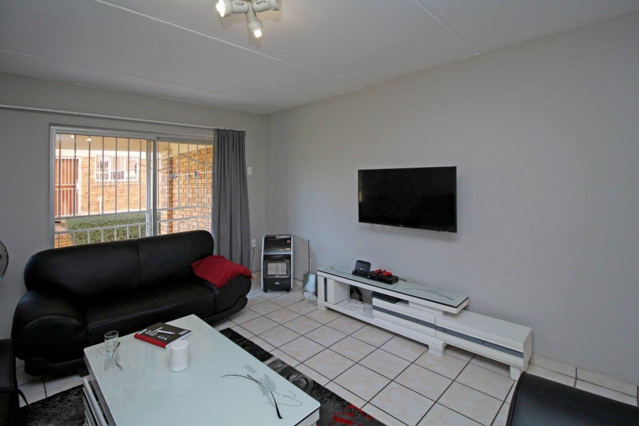 1 Bedroom Property for Sale in Strubensvallei Gauteng